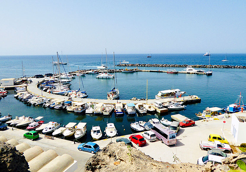 The port of Vlychada is popular with sailors and other boats.