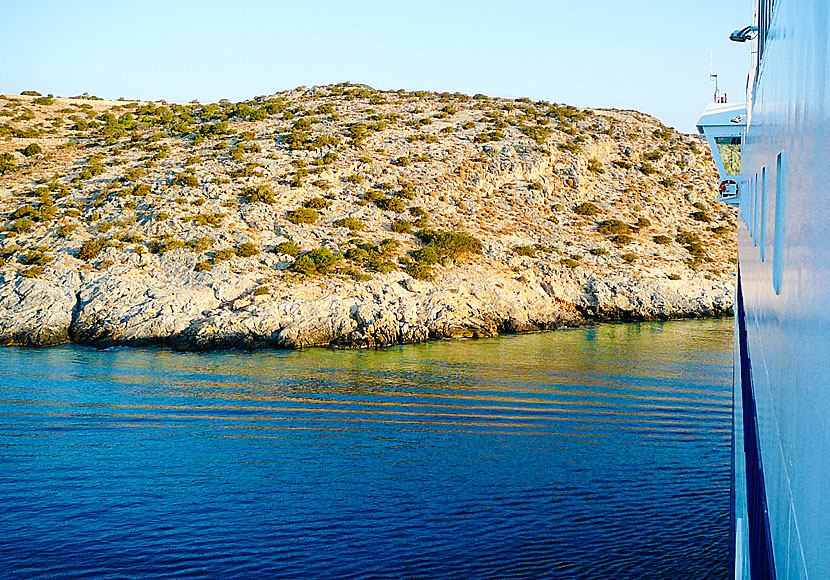 The harbour entrance at Schinoussa is extremely narrow, so narrow that it seems impossible to enter with large ferries.