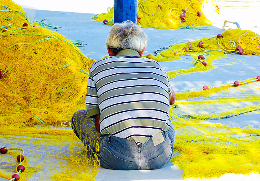 In the cute port at Schinoussa, fishermen often sit and mend their nets.