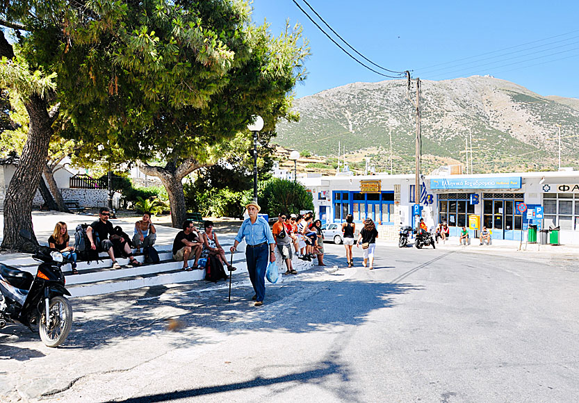 The bus stop in Apollonia for the buses to Kamares.