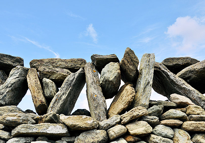 The old stone walls in the islands of the Cyclades are beautiful as works of art.