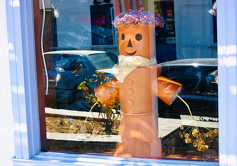 Ceramic vase for dried eternal flowers from Greece.