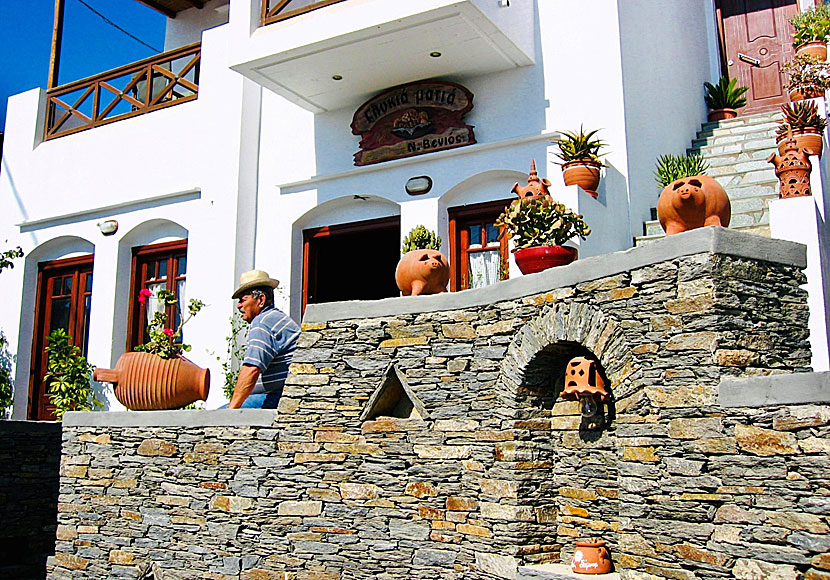 Many houses are decorated with ceramic figures from Sifnos.