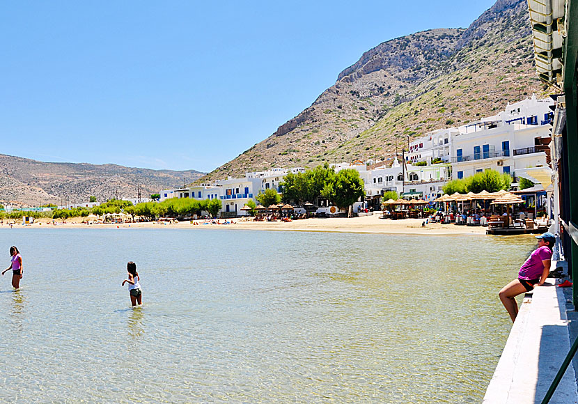 Sifno's most child-friendly sandy beach is Kamares beach.