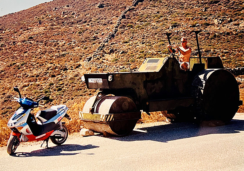 The road between Apollonia and Heronissos on Sifnos.