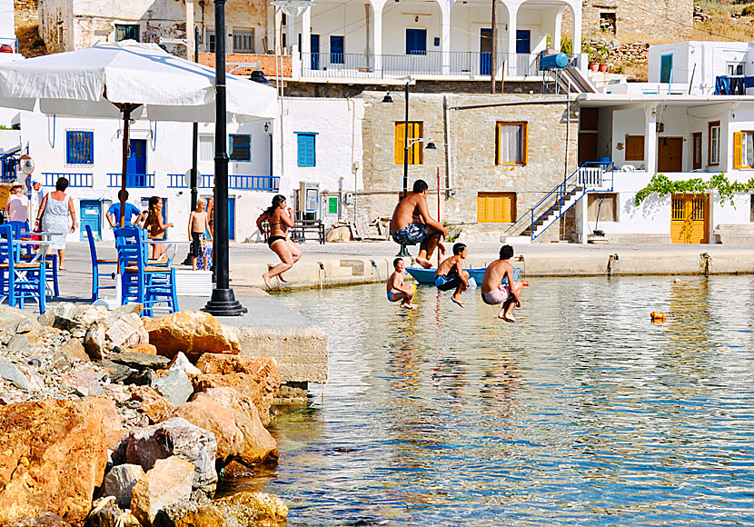 Travel with children to Faros on Sifnos in Greece.