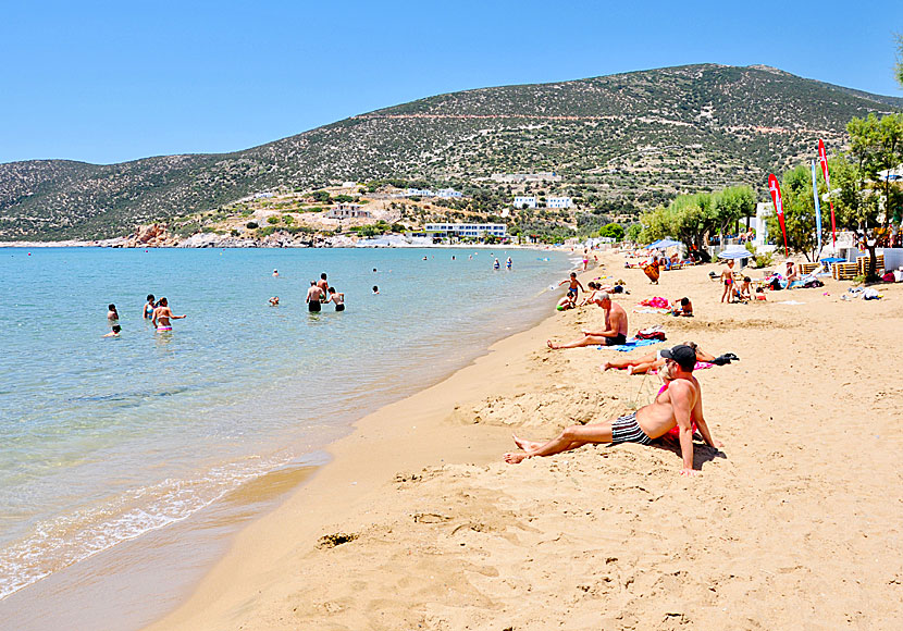 The fine sandy beach in Platys Gialos on Sifnos.