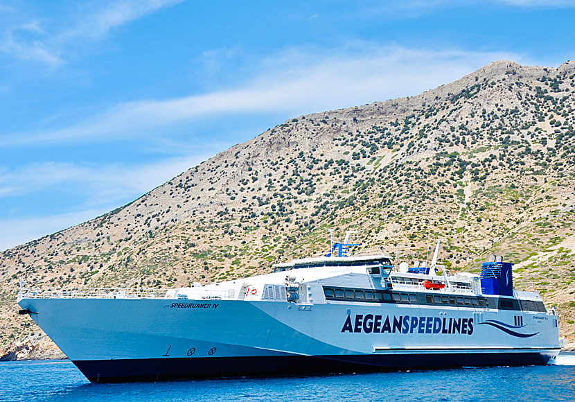 Speed Runner 4 in the port of Kamares in Sifnos.