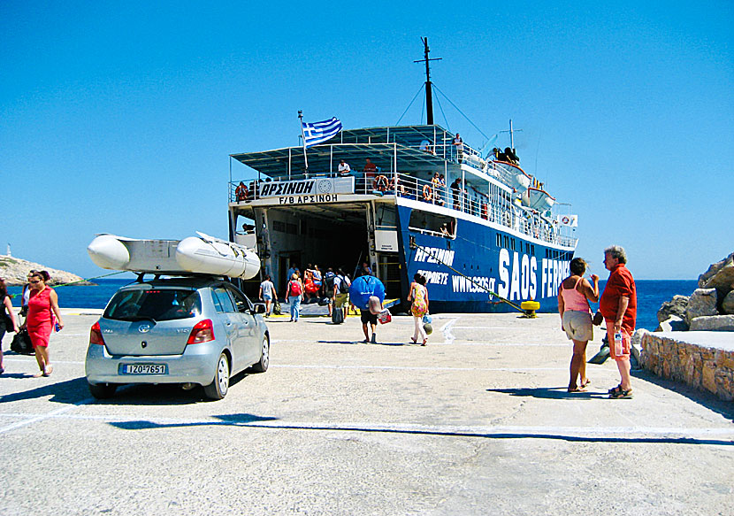 Aqua Spirit and Adamantios Korais and Saos Ferries in the port of Sikinos.