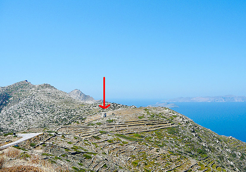 From Episkopi on Sikinos you have a nice view of Folegandros.