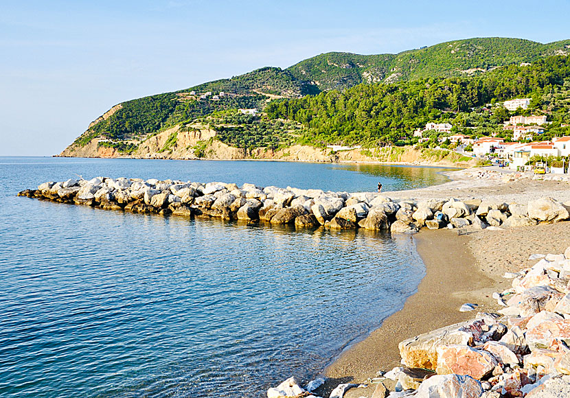 The best beaches on Skopelos. Skopelos Town beach.