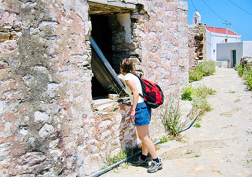 The uninhabited village of San Michalis on Syros can be compared to the uninhabited village of Mikro Chorio on Tilos.