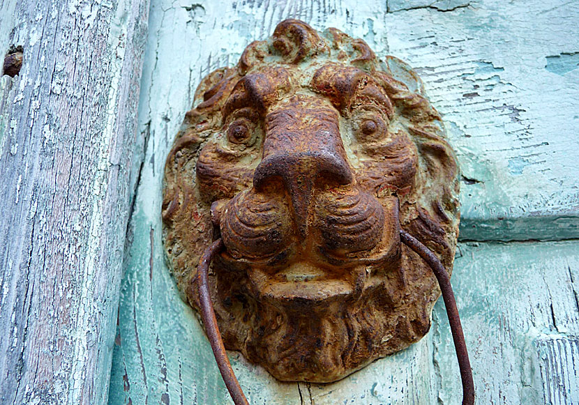 Beautiful doors, door handles and door knockers in Greece.