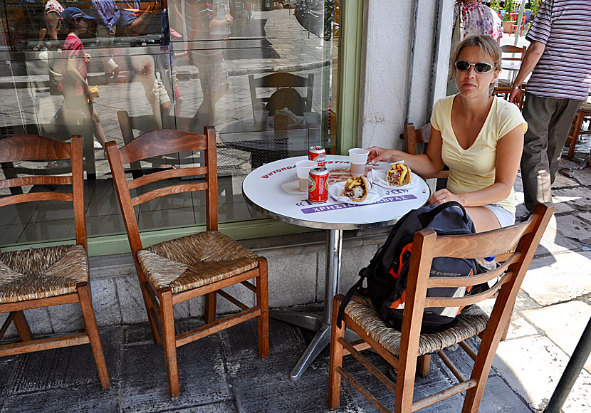 If you like gyros, there are many good gyros places to choose from in Syros.