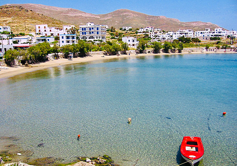 Above Megas Gialos beach on Syros are several taverns, restaurants, pensions and hotels.