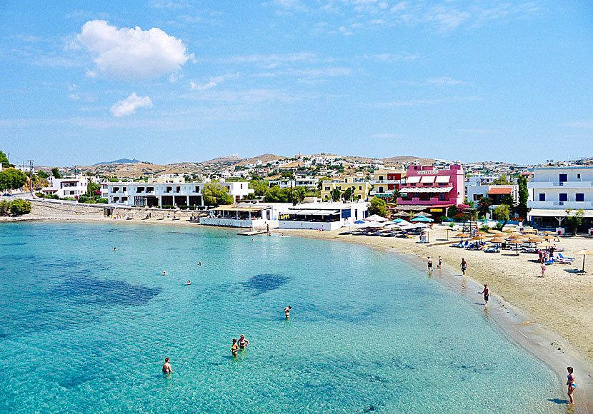 The child-friendly beach in Vari on Syros in the Cyclades.