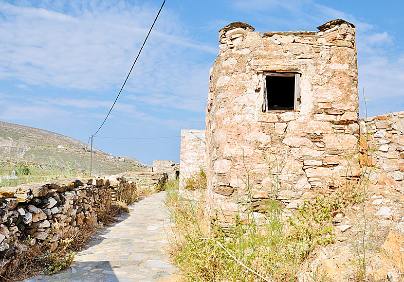 On a hike in the small village of San Michalis in the north of Syros.