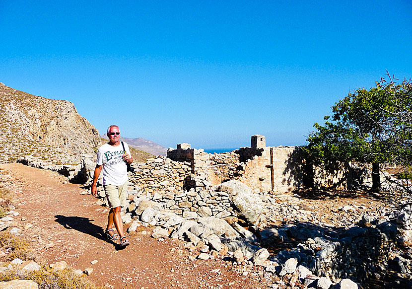 The hiking trail to the uninhabited village of Gera on Tilos.