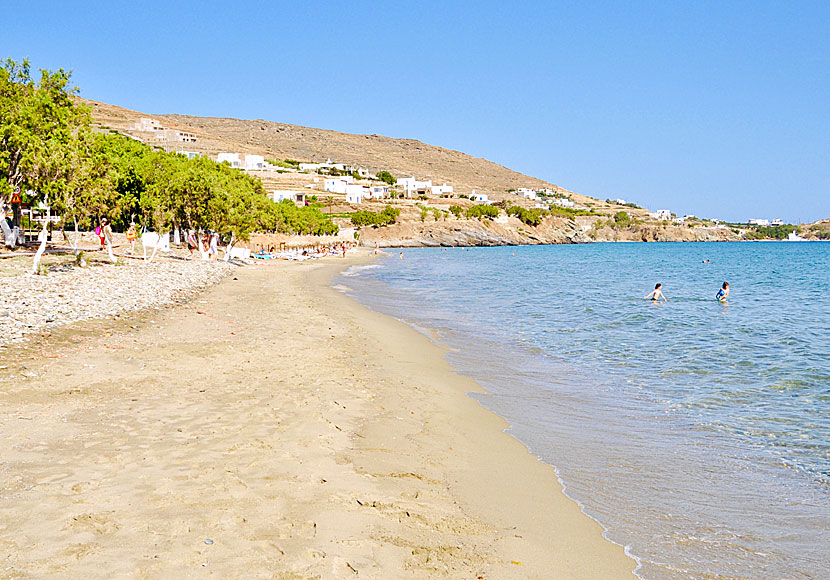 The beach in Kionia is child-friendly.