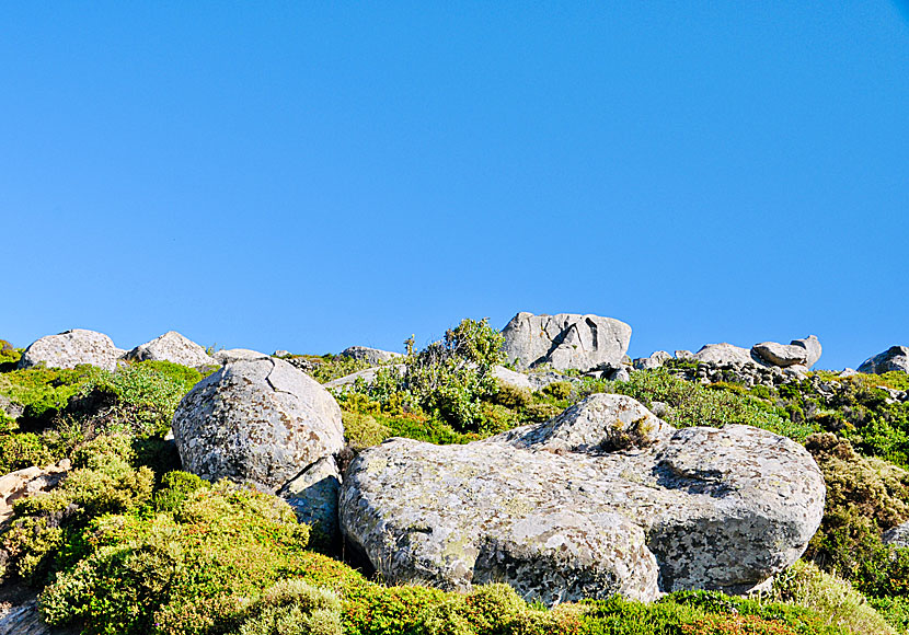 Has Tinos been hit by a meteorite? Yes maybe.