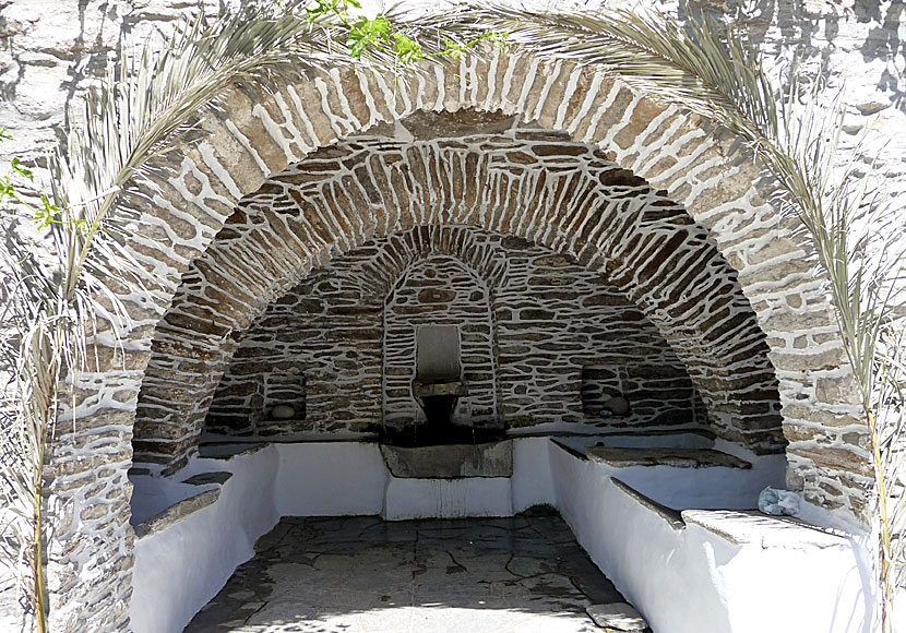 The old laundry in Smardakito in Tinos is still in use.