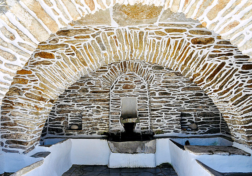 The old laundry in Smardakito in Tinos is still in use.