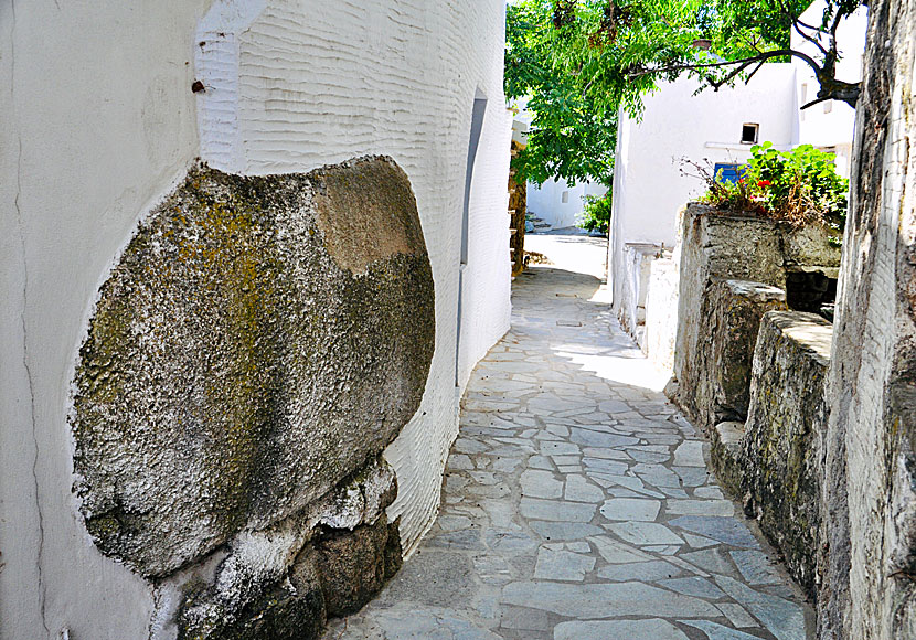 Some of the houses in Volax are built on boulders, or even in boulders.