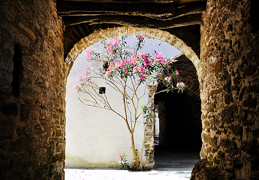 Alleys in Tarabados on Tinos.