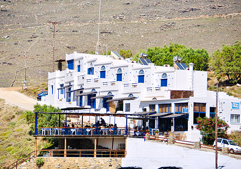 Victoria Restaurant at Kolymbithra beach on Tinos also rents out rooms.