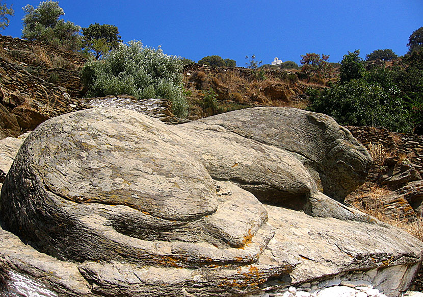 The lion sleeps tonight with The Tokens at The lion of Kea on Kea in Greece.