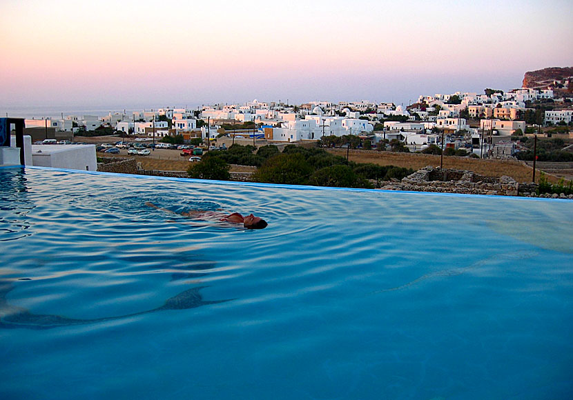 There are many good hotels and pensions with swimming pools on Folegandros.