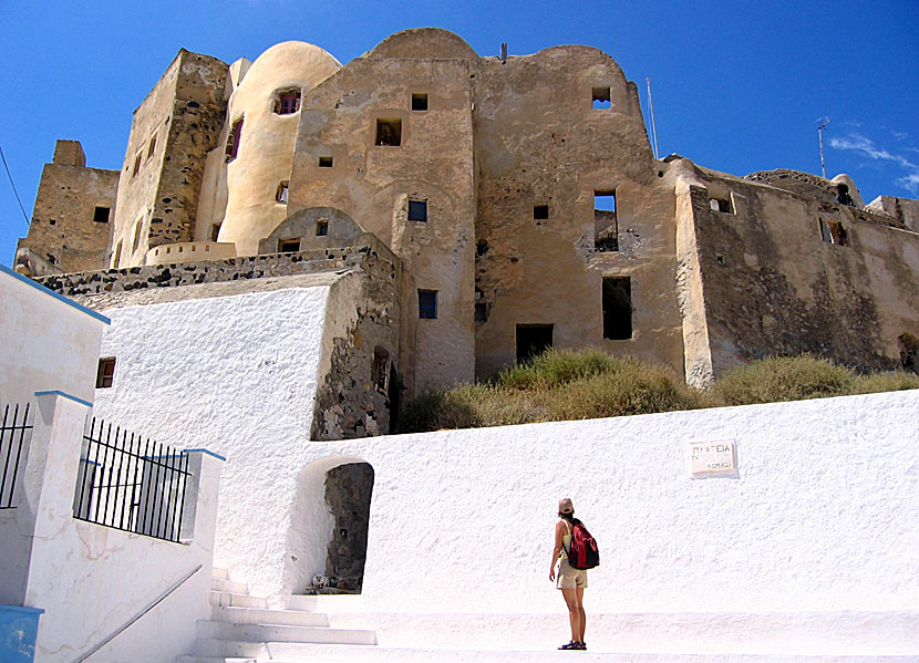 Near the genuine village of Emborio on Santorini lies the original village of Castelli.