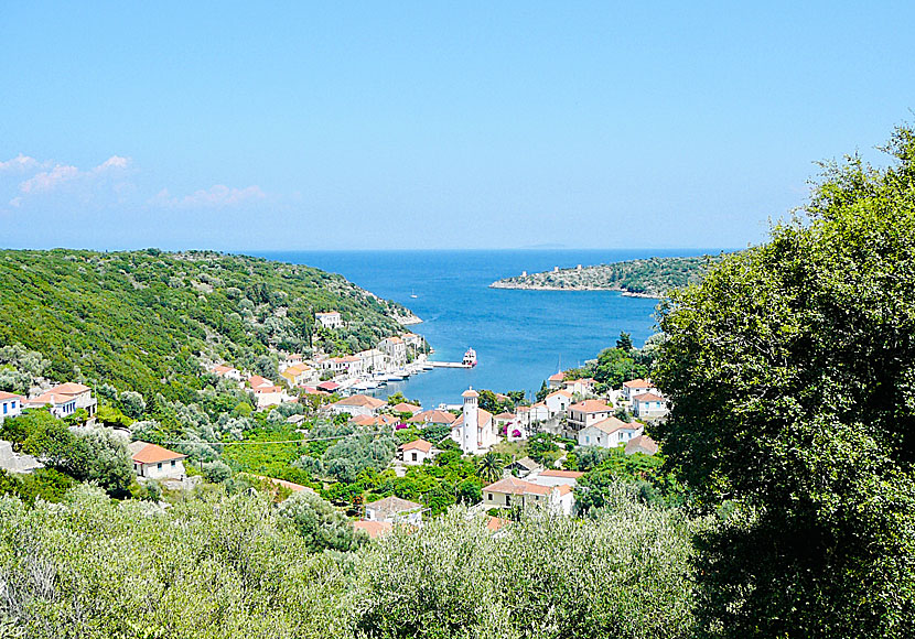 The cozy village of Kioni in northern Ithaca.