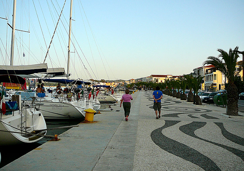 Along the harbor promenade in Argostoli on Kefalonia are many good restaurants and tavernas.