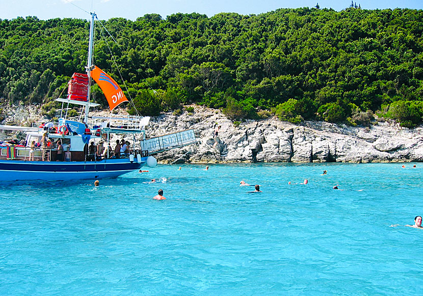 I can really recommend a boat excursion from Parga to the neighboring islands of Paxi and Antipaxi.