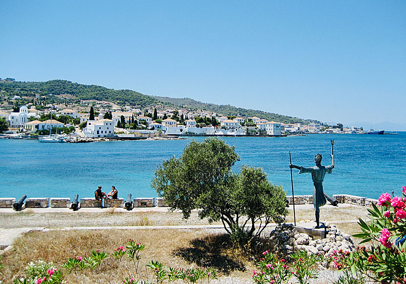 The old parts of Spetses town are very interesting.